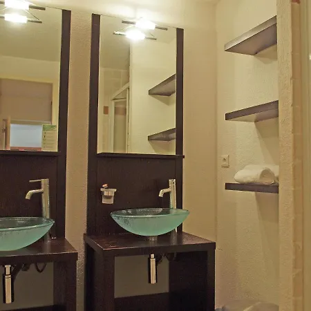 Spacious With Swimming Pool In Gassin Apartment