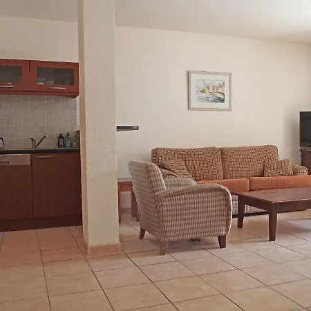 Spacious With Swimming Pool In Gassin Apartment
